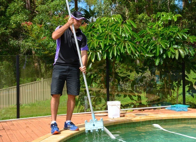 Express Pool Cleaning Greenvale Pic 1 - Lonny in action