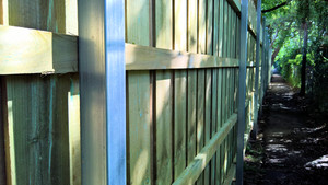 V.I.P Home Services, Fencing and Home Maintenance Pic 3 - Steel Post Fencing