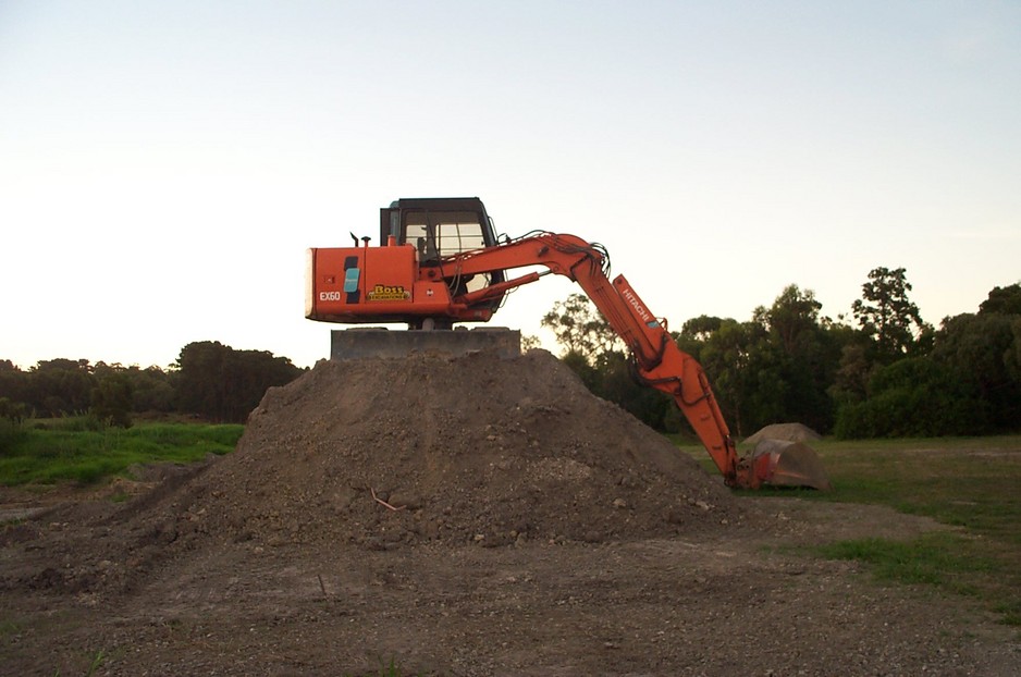 Boss Excavations Pic 1 - 5 Tonne Excavator