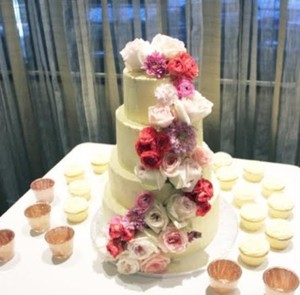 Holly Eloise Gardiner Pic 2 - Cascading Flowers Wedding Cake