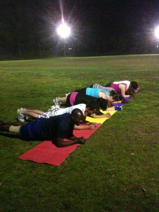 Goal Getters Personal Training Pic 1 - Working together in one big group plank