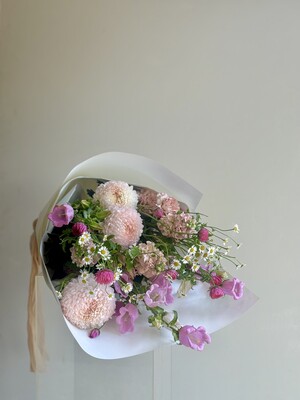 Flax Flower Pic 2 - The Pretty Bouquet Dreamy collection of soft and pastelhued blooms Whimsical and free flowing in style