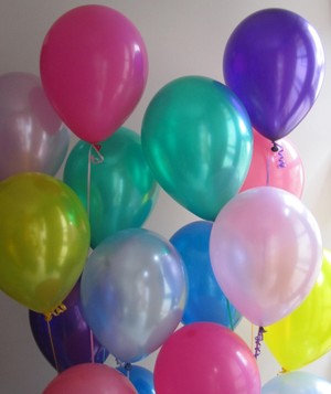 Babyandbirthdayballoons.com.au Pic 4 - Bright balloon bouquets