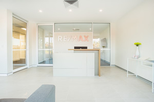 RE/MAX Revolution Pic 2