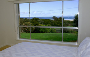 Saltwater Haven - Apollo Bay Pic 3 - Ocean Views from a big King Bed