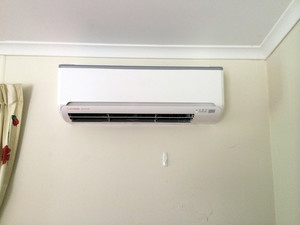 EAS Electrical & Air Conditioning Services Pic 4