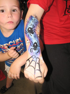 Face Painting Melbourne Pic 3 - spider crawl face painting