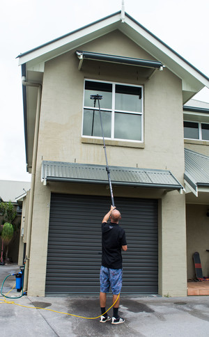 North Coast Window & Pressure Cleaning Pic 3 - Professional Window Cleaner