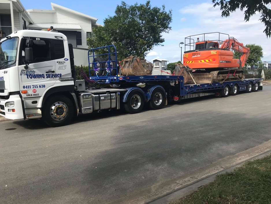 Mick's Towing Service Pic 1 - Super Tilt Heavy Towing up to 32ton