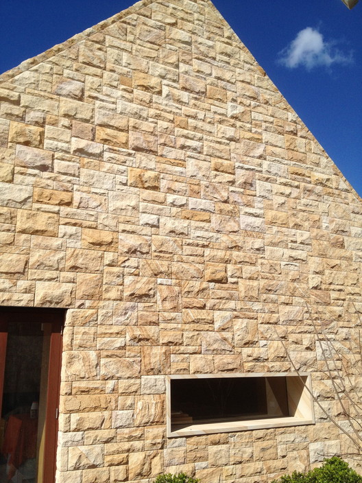 Hare brothers stonemasonry Pic 1 - Gosford quarry sandstone