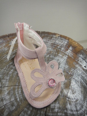 Oh La La! Pic 2 - Baby Chicks is one of the shoe label that we carry We have an enormous range of baby shoes from 0 to 24 months old and also shoes for kids up to 10YO