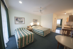 Colonial Terrace
 Motor Inn Pic 4 - Family Room