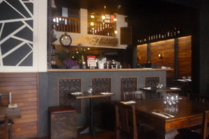 Denn Bar Restaurant Pic 3