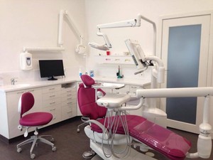 Queen Street Dental Pic 3 - Surgery