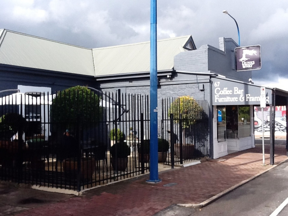 Dunks & Unley Pic 1 - Very tidy comfortable El fresco area outside