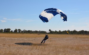 Go Jump - The Parachute School Pic 4