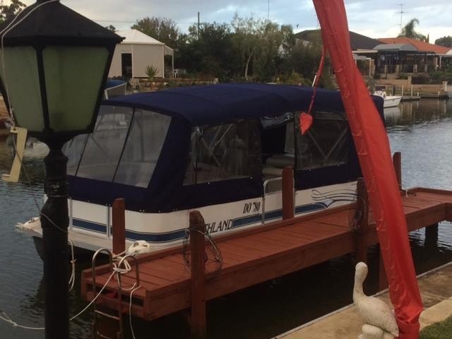 Silver Sands Sails & Marine Pic 1 - New pontoon roof and clears