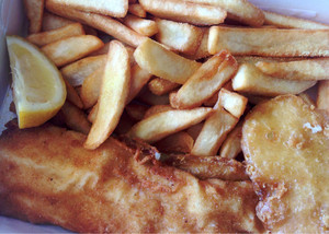 Tally Valley Seafood Pic 5 - Crumbed fish chips with chicken salt the best potato scallops