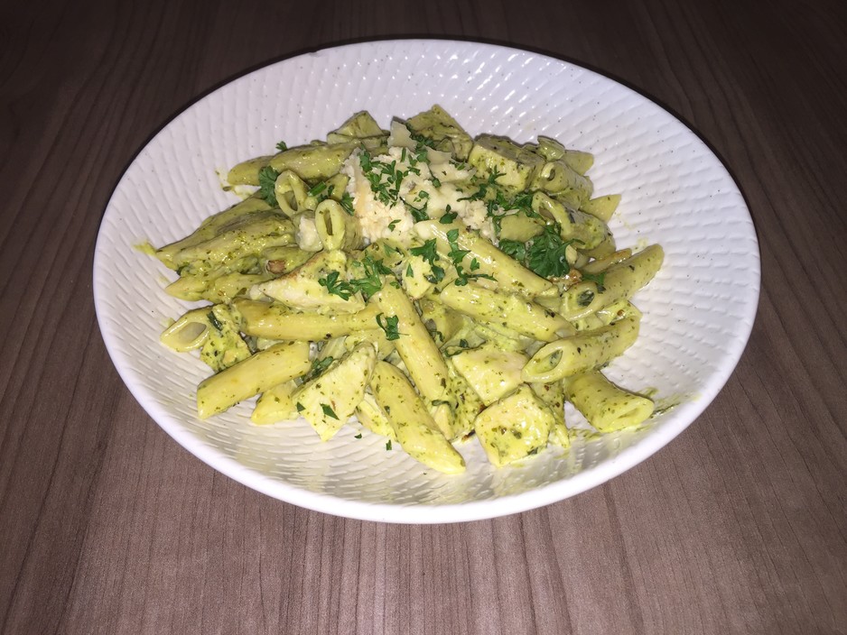 Toscanis Cafe Bar & Restaurant Pic 1 - Chicken pesto yum