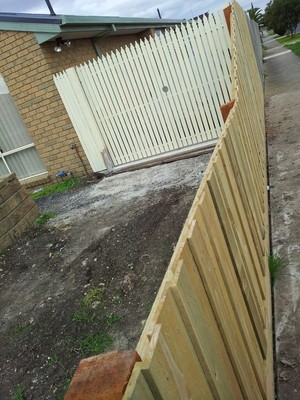 A&A Fencing, Gates & Decking Pic 4