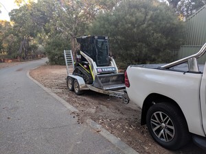 Zelvi Equipment Pic 5 - PT30 Skidsteer trailer hire package