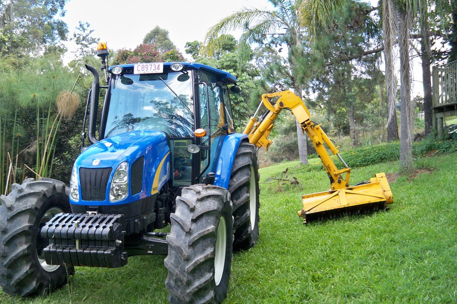 Ash The Slasher Pic 1 - 100hp 4wd tractor reach mower