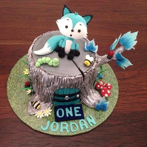 Deborah Marie Cake Designs Pic 2 - Turquoise fox on a silver tree stump