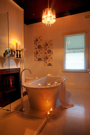 Winton Luxury Bed and Breakfast Pic 5 - Winton Luxury Bed and Breakast Tenterfield Stunning Bathroom