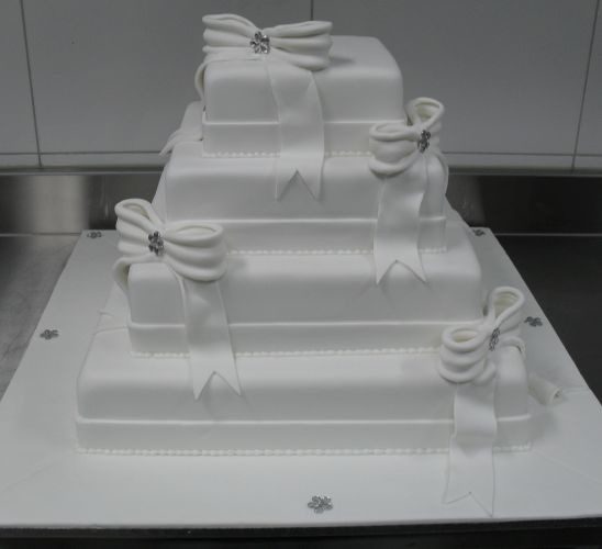 Santinas Cakes Pic 1 - Santinas wedding cakes