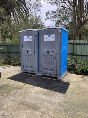 Ozzy Outhouse Hire Pic 2