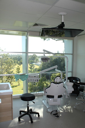 Odontologica Pic 2 - The calming green vista and natural light provides for a comfortable treatment room