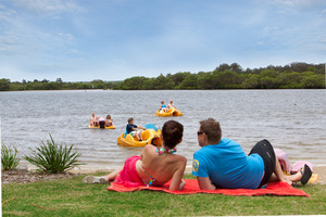 Blue Dolphin Resort & Holiday Park Pic 2 - Overlooking the Clarence River