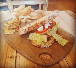 Mandoline Pic 3 - Sliced minute steak sandwich with chips and onion crisps