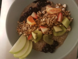 Mandoline Pic 2 - Qunioabuckwheat and sago porridge with homemade Granola blueberry and fresh fruits