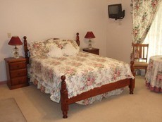 Wattle Tree House Bed & Breakfast Pic 3 - rose suite