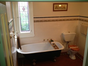 Gulgong B & B &quot;The Old Wesleyan Chapel&quot; Pic 3 - Downstairs bathroom