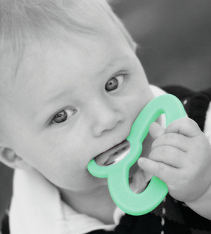 Always Me Pic 5 - Toofeze Always Me Silicone and stainless steel provides relief for sore teething gums