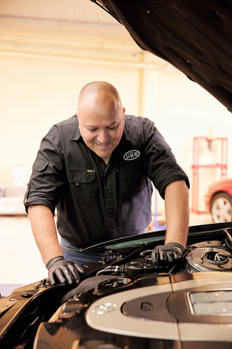 Hills Motor Repairs Pic 1 - Ric Raad at work