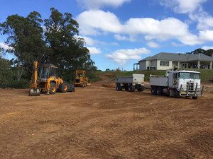 Daley's Earthmoving & Haulage Pic 4