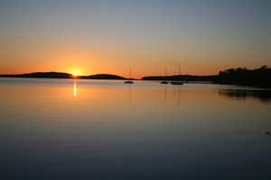 Serenity Lodge Short Stay Accommodation Pic 2 - Sunset at Balcolyn Lake Macquarie