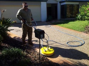 Queensland Mould Solutions Pic 3 - Sparkling clean driveway