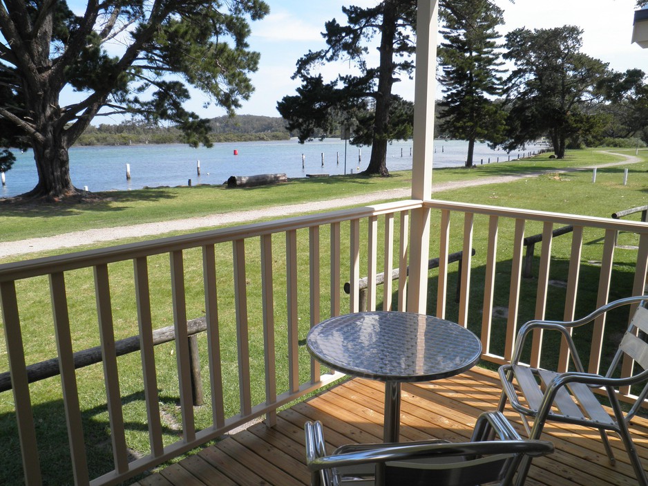 Seacrest Caravan Park Pic 1 - absolute waterfront