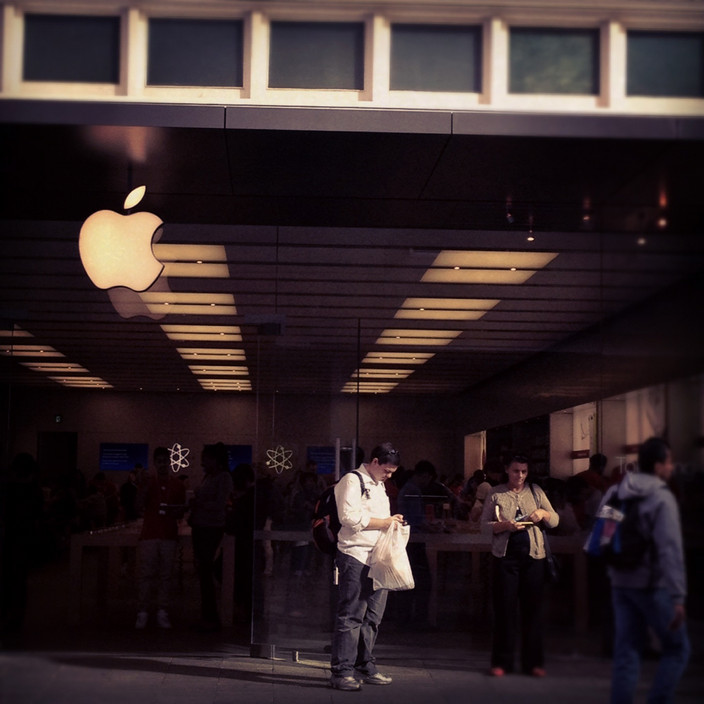 Apple Store Pic 1