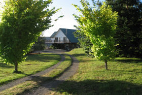 Robin's Nest Bed & Breakfast Pic 4 - Robins Nest Bed and Breakfast view of house