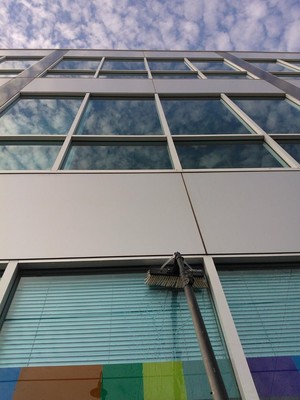 HiRange Window Cleaning Pic 4 - Docklands Window Cleaning