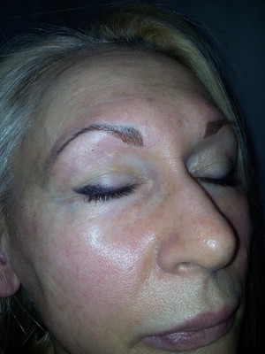 THE EYEBROWS LOUNGE at Shailer Park Pic 2