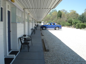 Byer Fountain Motor Inn Pic 5 - Plenty of Parking for large vehicles and Trailers