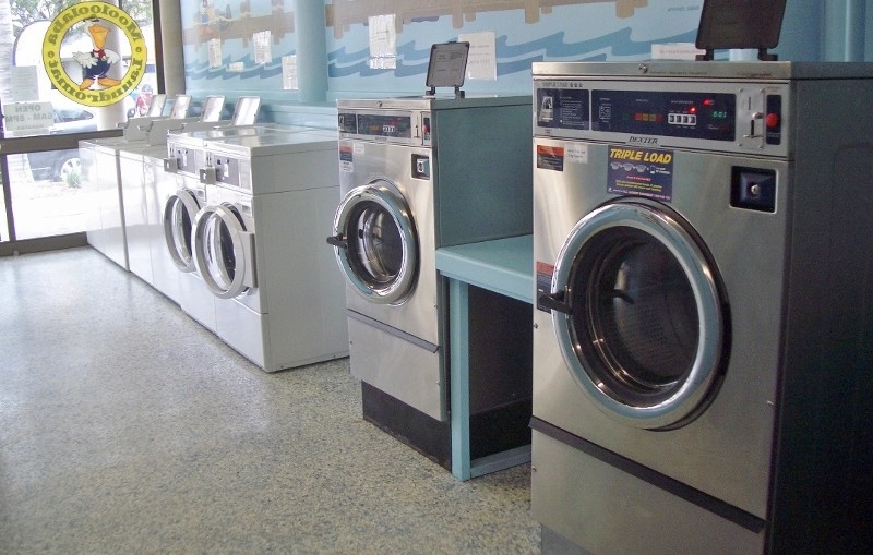 Mooloolaba Laundromat in Mooloolaba, QLD, Dry Cleaning & Laundry