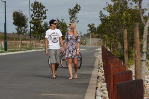 Pointglen Developments Pic 5 - Shoal Point Waters Streetscape