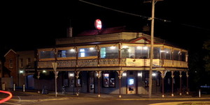 Seymours on Lydiard Pic 2 - Hotel exterior at night